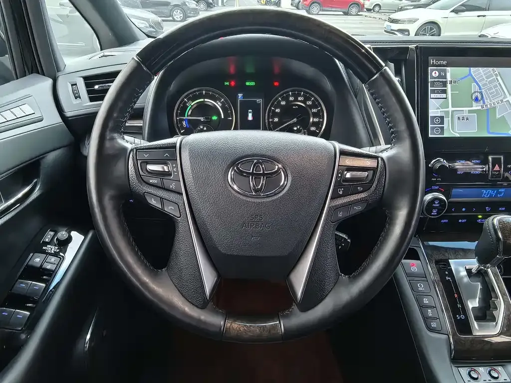 Toyota Alphard — фото 5