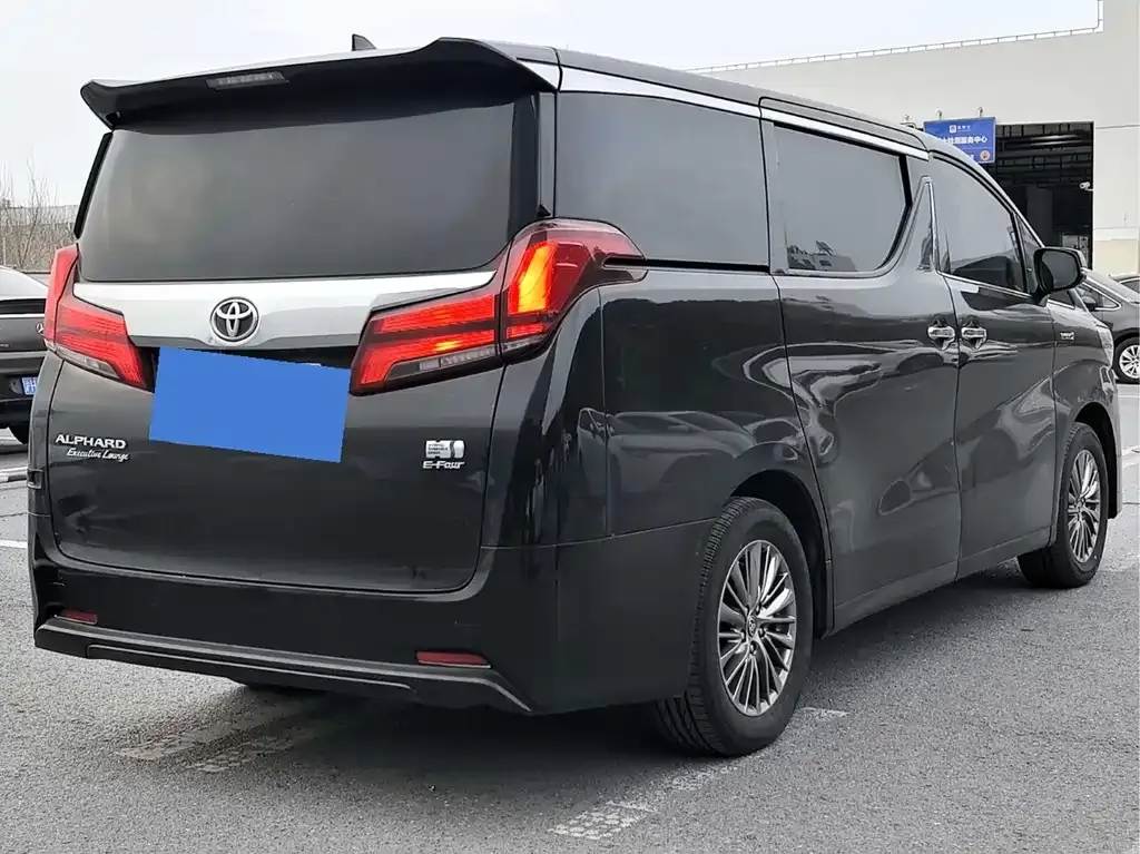 Toyota Alphard — фото 6