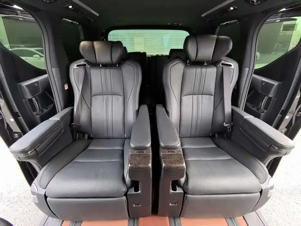 Toyota Alphard — фото 3