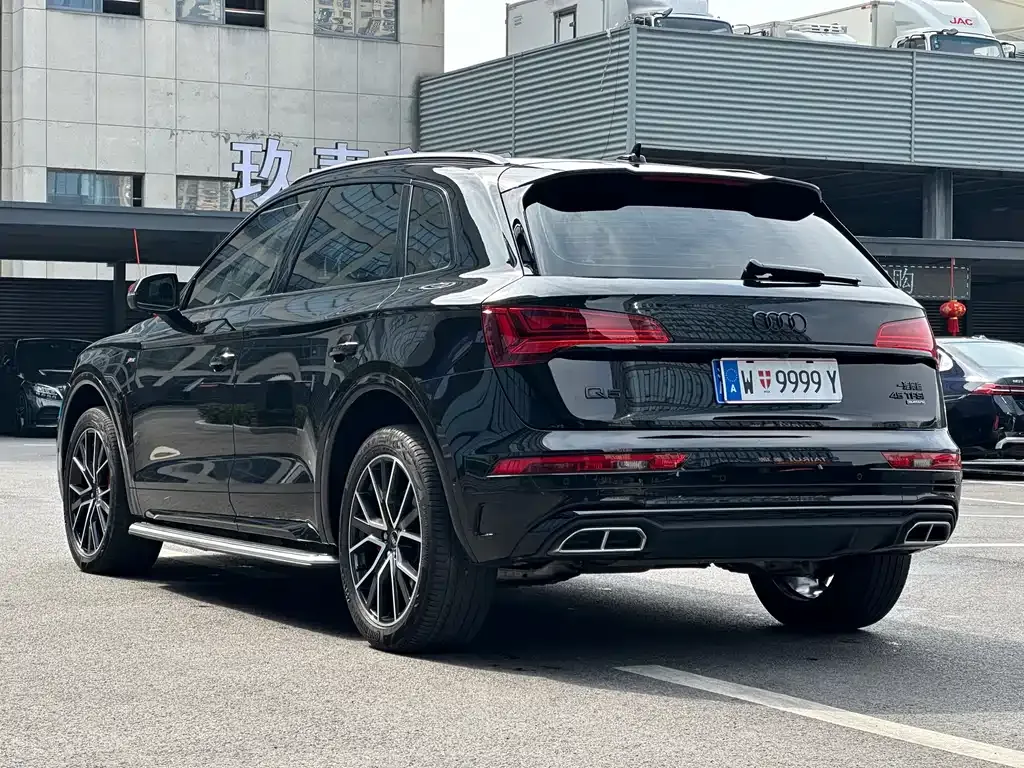 Audi Q5L — фото 5