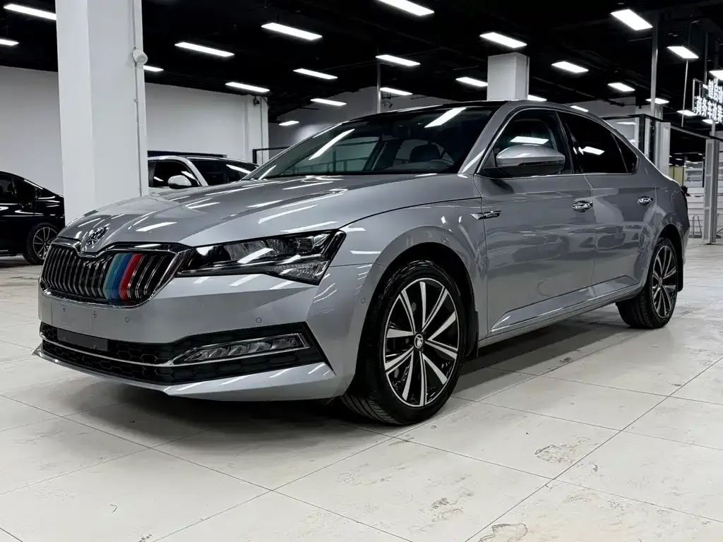 Skoda Superb — фото 1