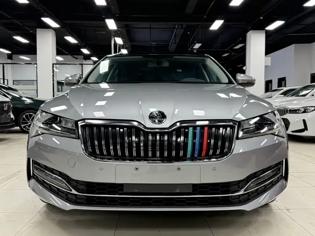 Skoda Superb — фото 4