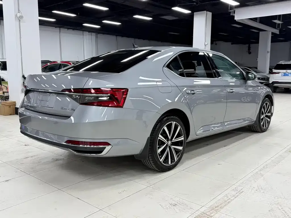 Skoda Superb — фото 5