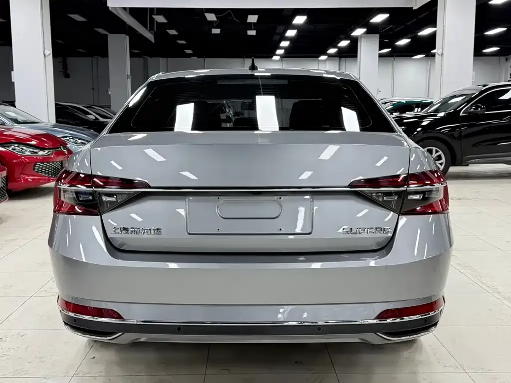 Skoda Superb — фото 2