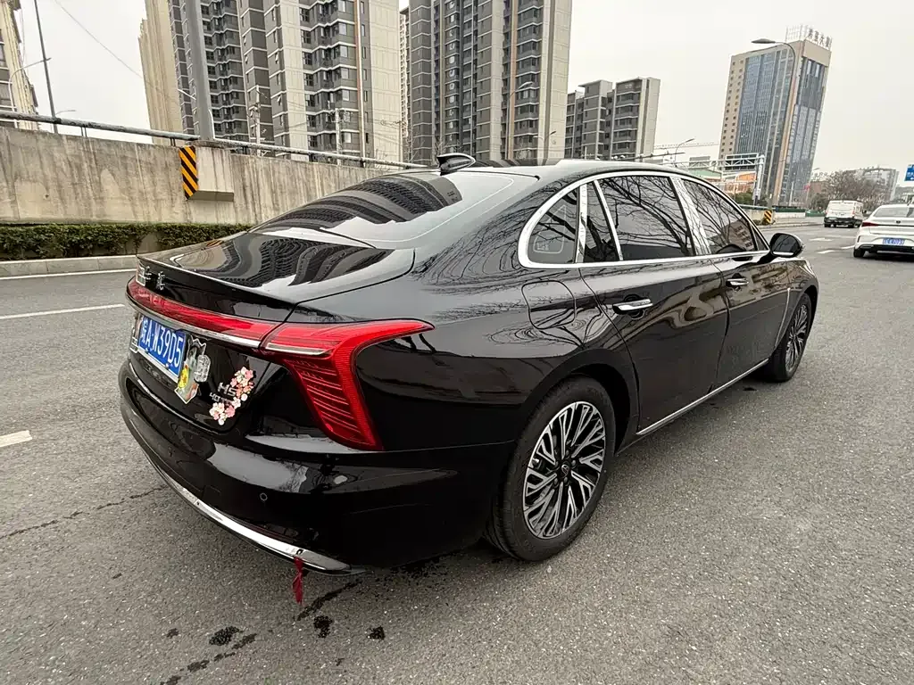 Hongqi H5 — фото 8