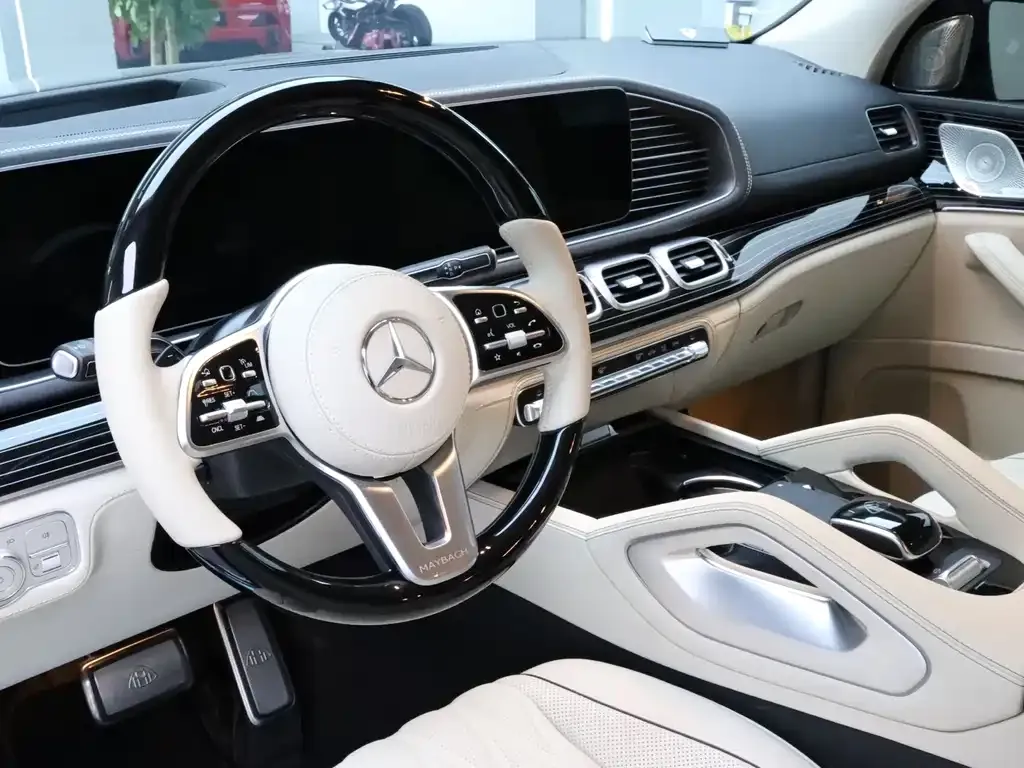 Mercedes-Benz GLS — фото 9