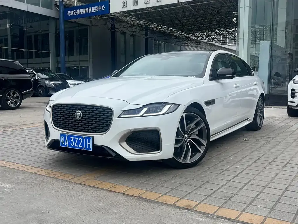 Jaguar XFL — фото 1