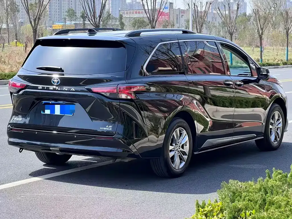 Toyota Sienna — фото 5