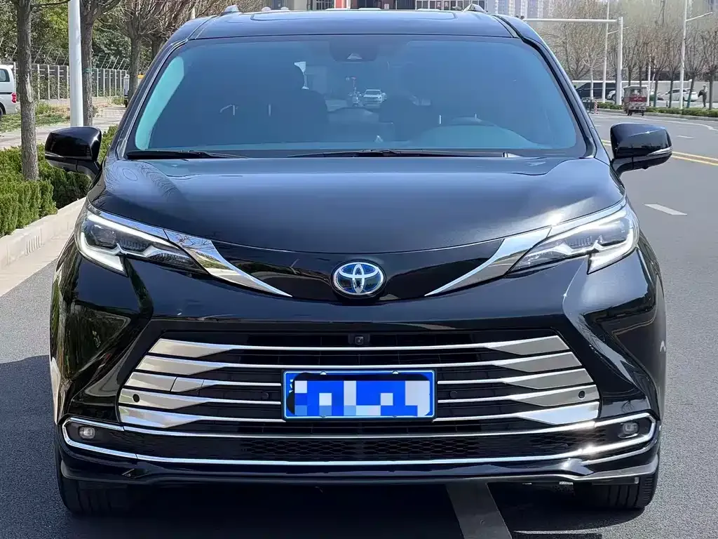 Toyota Sienna — фото 10