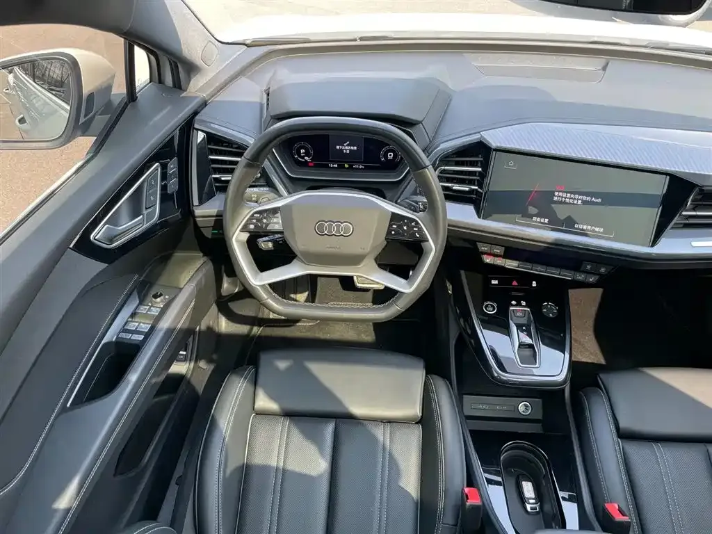 Audi Q4 e-tron — фото 10
