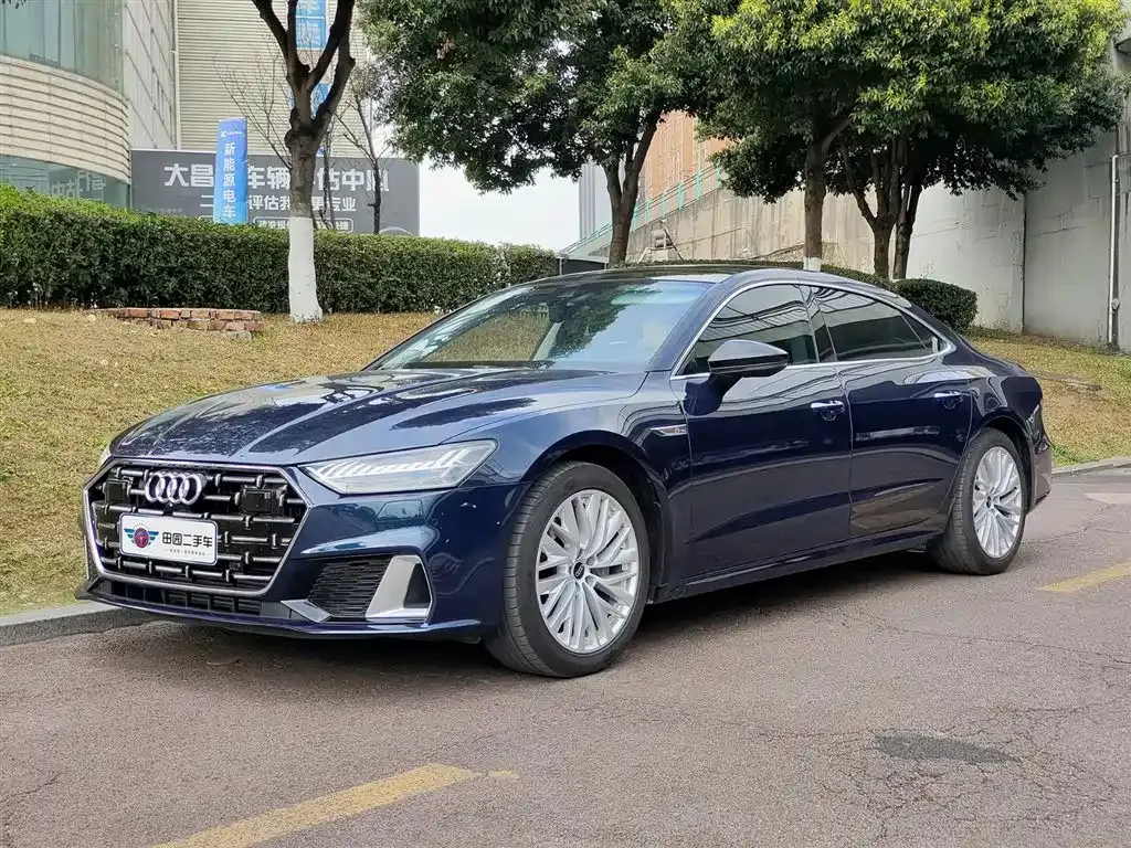 Audi A7L — фото 1