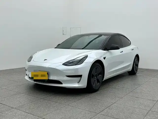 Tesla Model 3 — фото 1