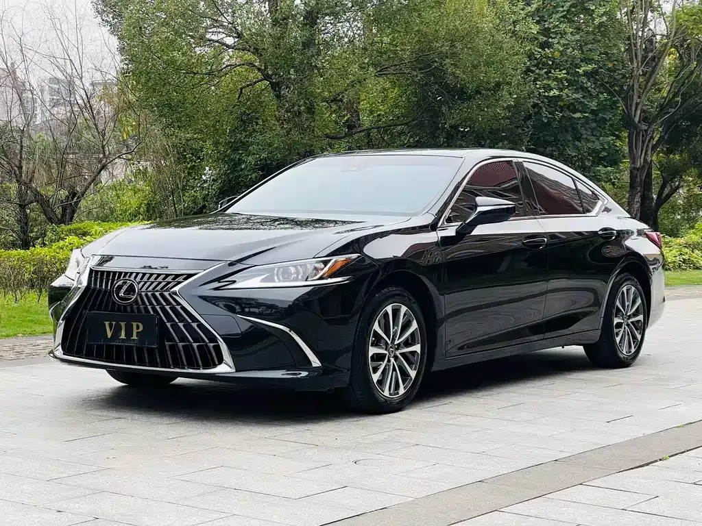 Lexus ES — фото 1