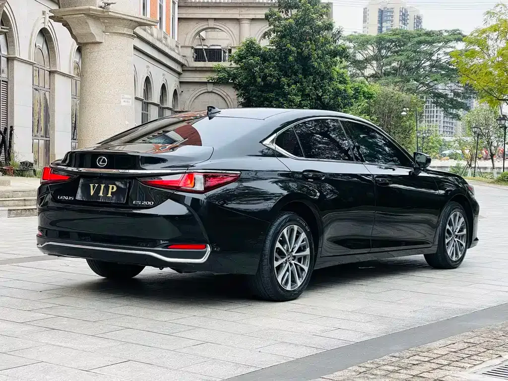 Lexus ES — фото 10
