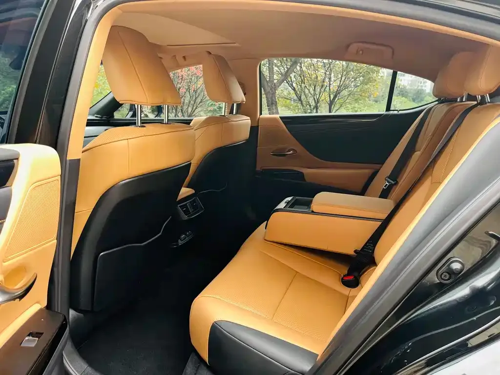 Lexus ES — фото 4