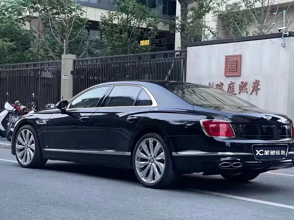 Bentley Flying Spur — фото 6