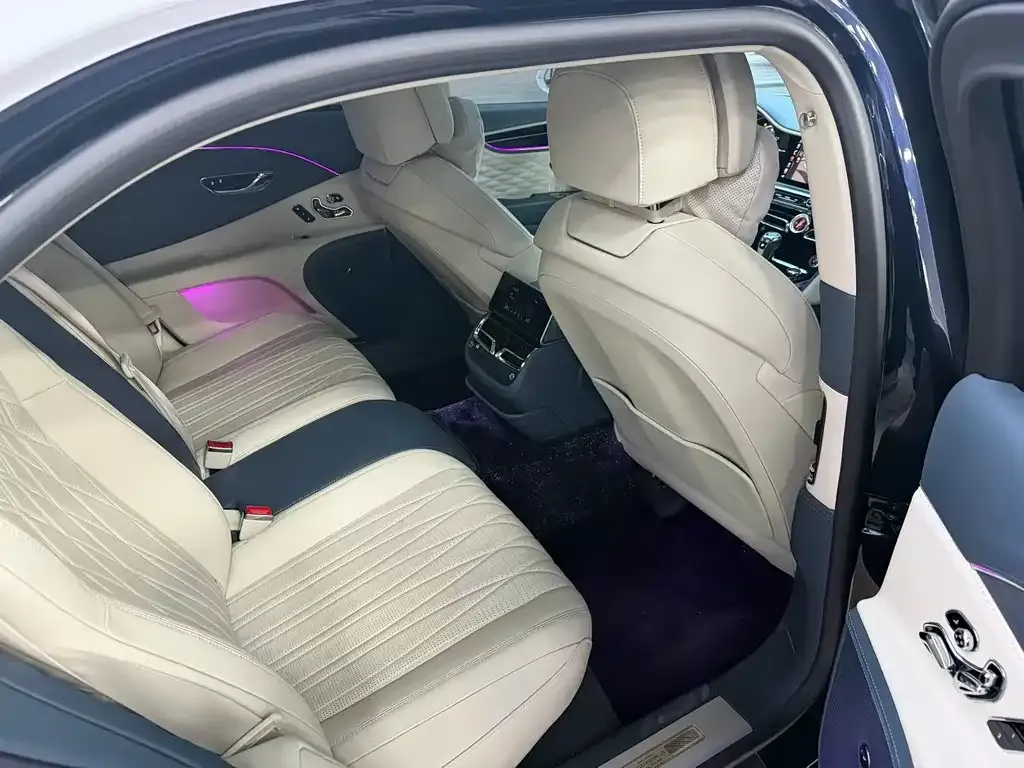 Bentley Flying Spur — фото 9