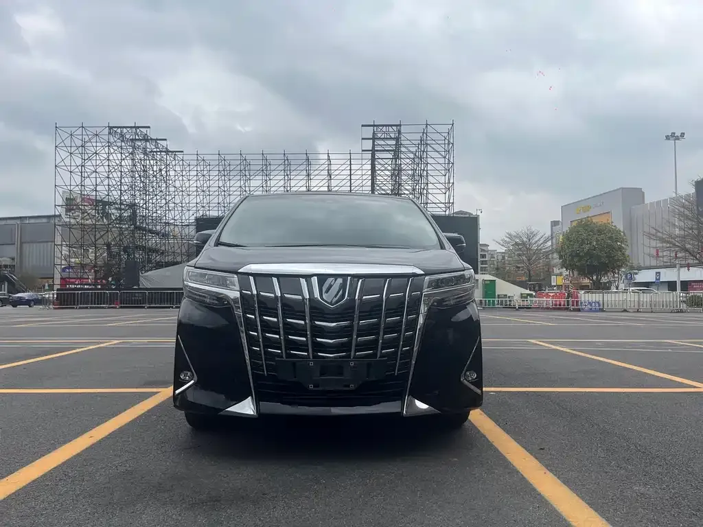 Toyota Alphard — фото 3