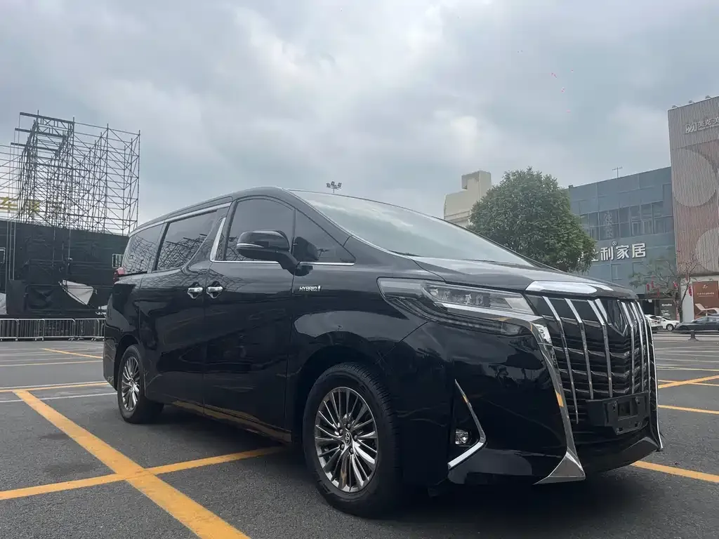 Toyota Alphard — фото 2