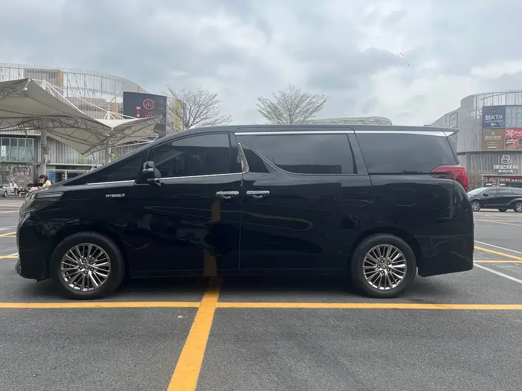 Toyota Alphard — фото 10
