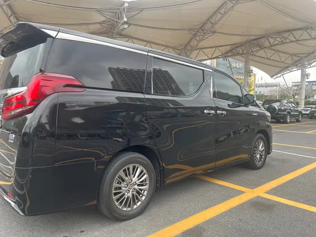 Toyota Alphard — фото 6