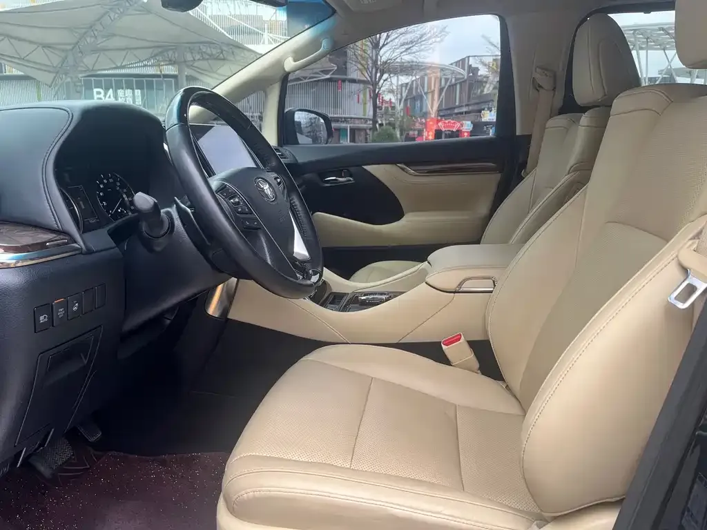 Toyota Alphard — фото 7