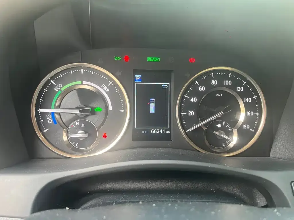 Toyota Alphard — фото 5