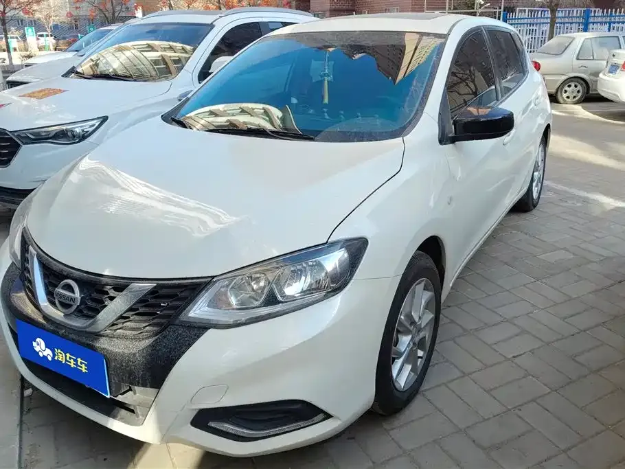 Nissan Tiida — фото 1