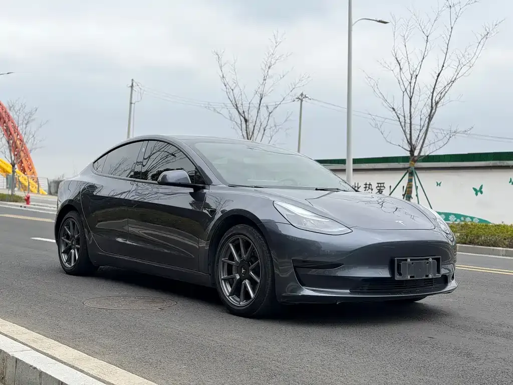 Tesla Model 3 — фото 7
