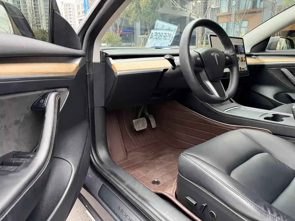 Tesla Model 3 — фото 3
