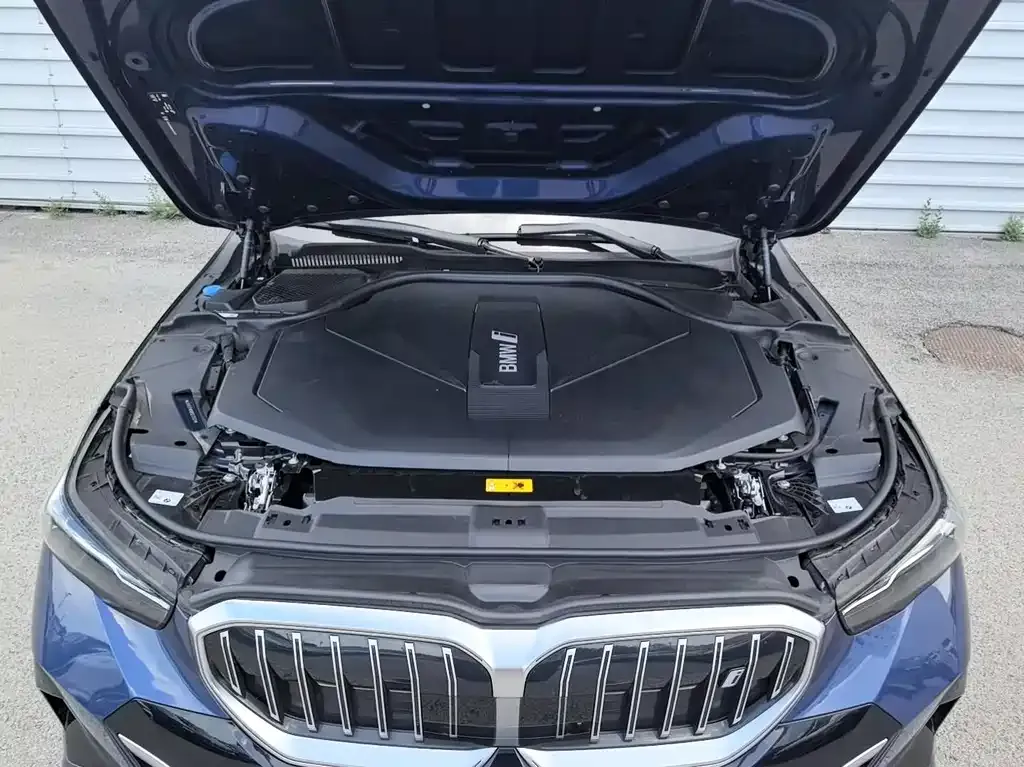 BMW i5 — фото 9
