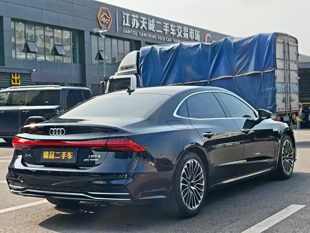 Audi A7L — фото 7
