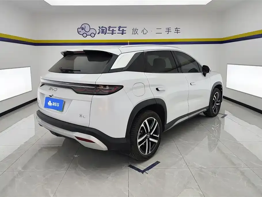 BYD L DM-i — фото 8