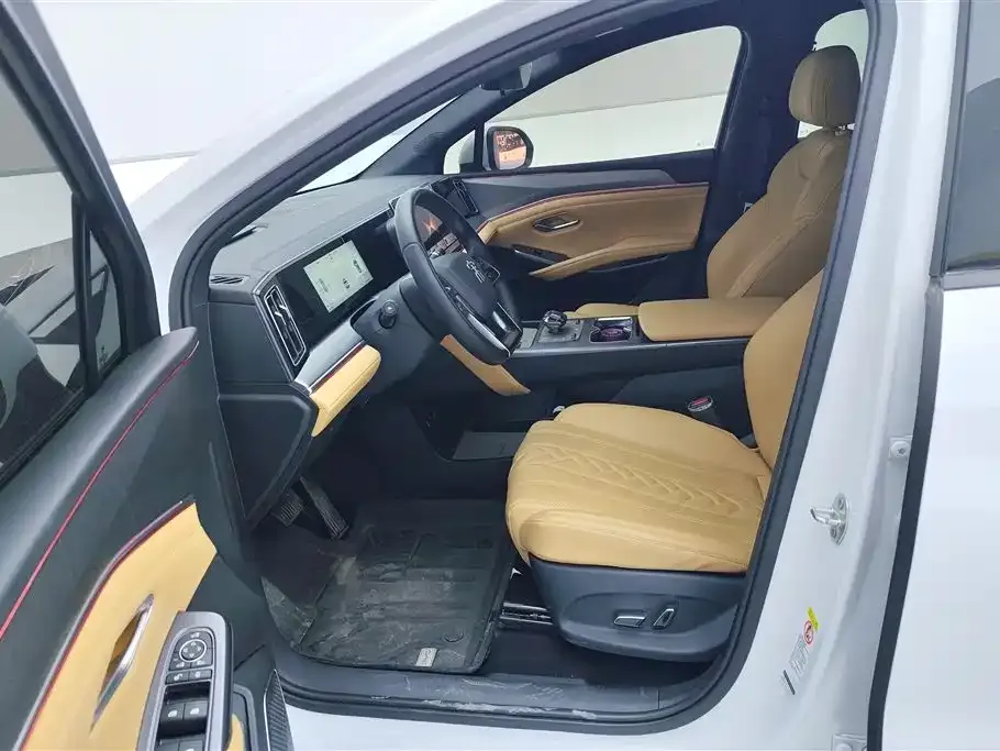 BYD L DM-i — фото 3
