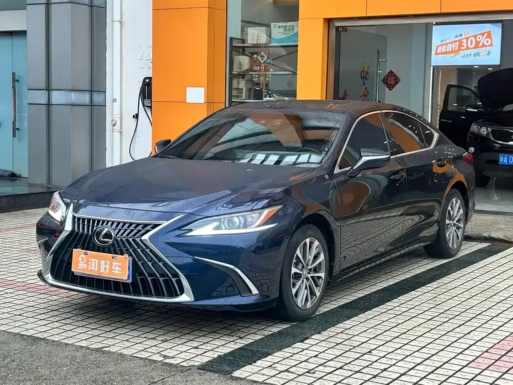 Lexus ES — фото 1