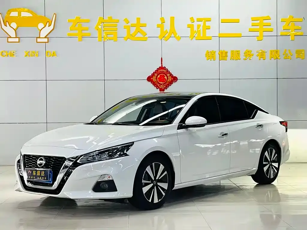 Nissan Teana — фото 1