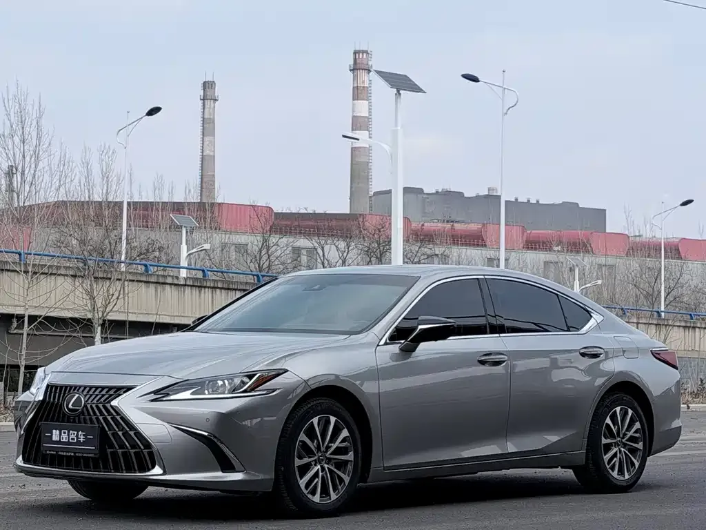 Lexus ES — фото 1