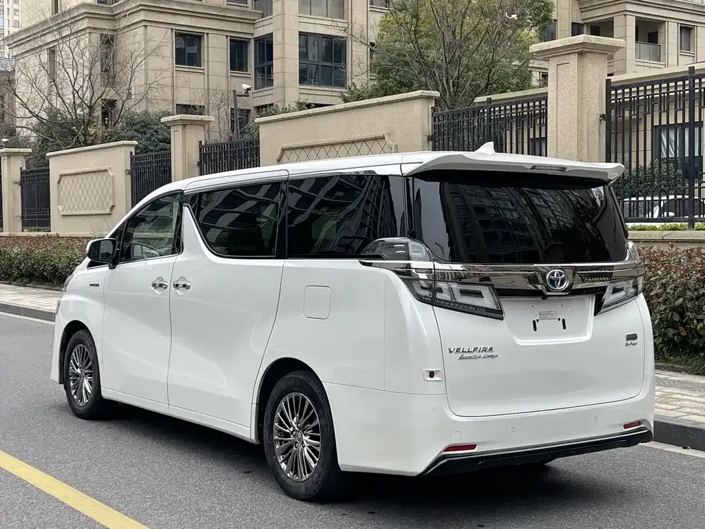 Toyota Vellfire — фото 9