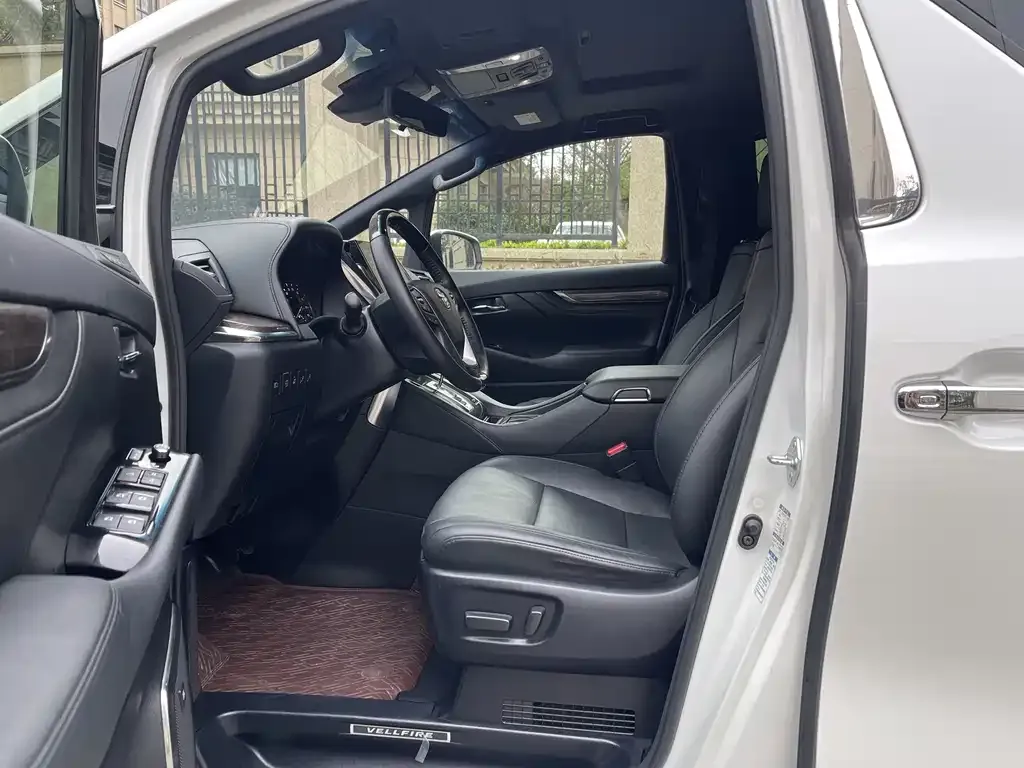 Toyota Vellfire — фото 2