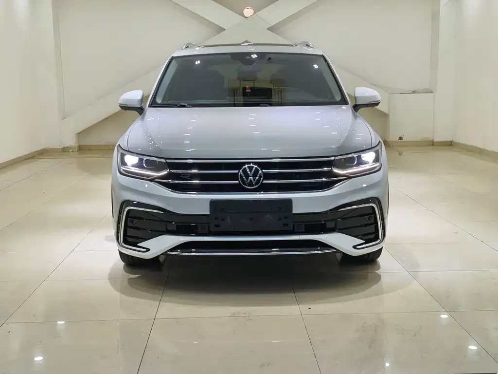 Volkswagen Tiguan L — фото 3