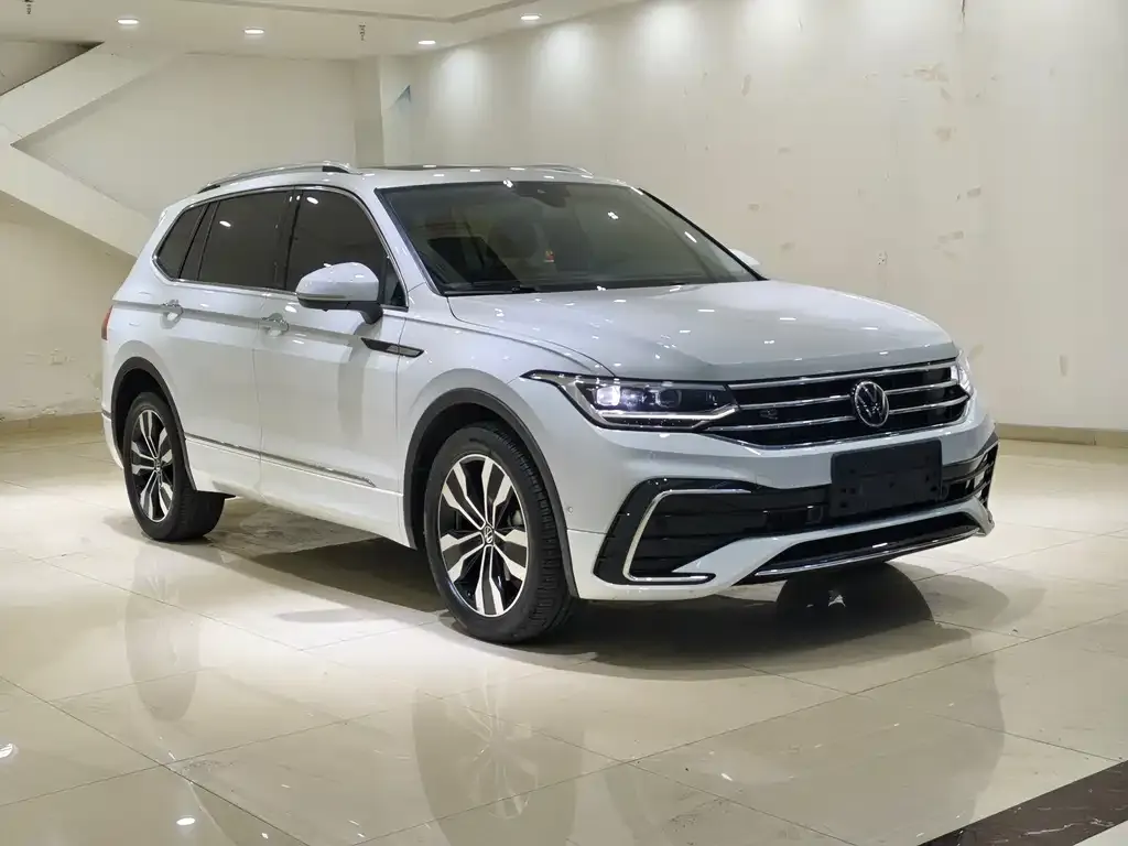 Volkswagen Tiguan L — фото 5
