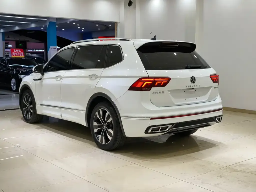 Volkswagen Tiguan L — фото 2