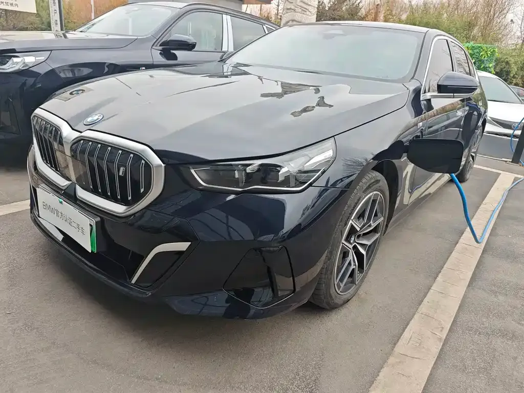 BMW i5 — фото 1