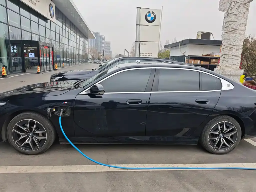 BMW i5 — фото 7