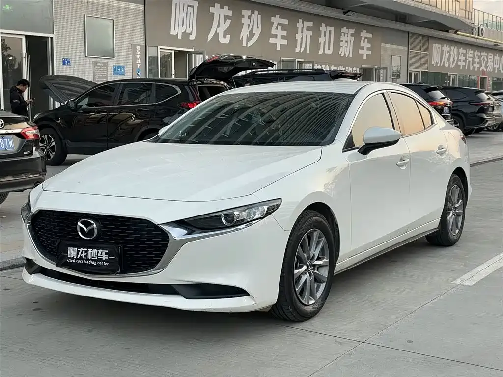 Mazda 3 Axela — фото 1