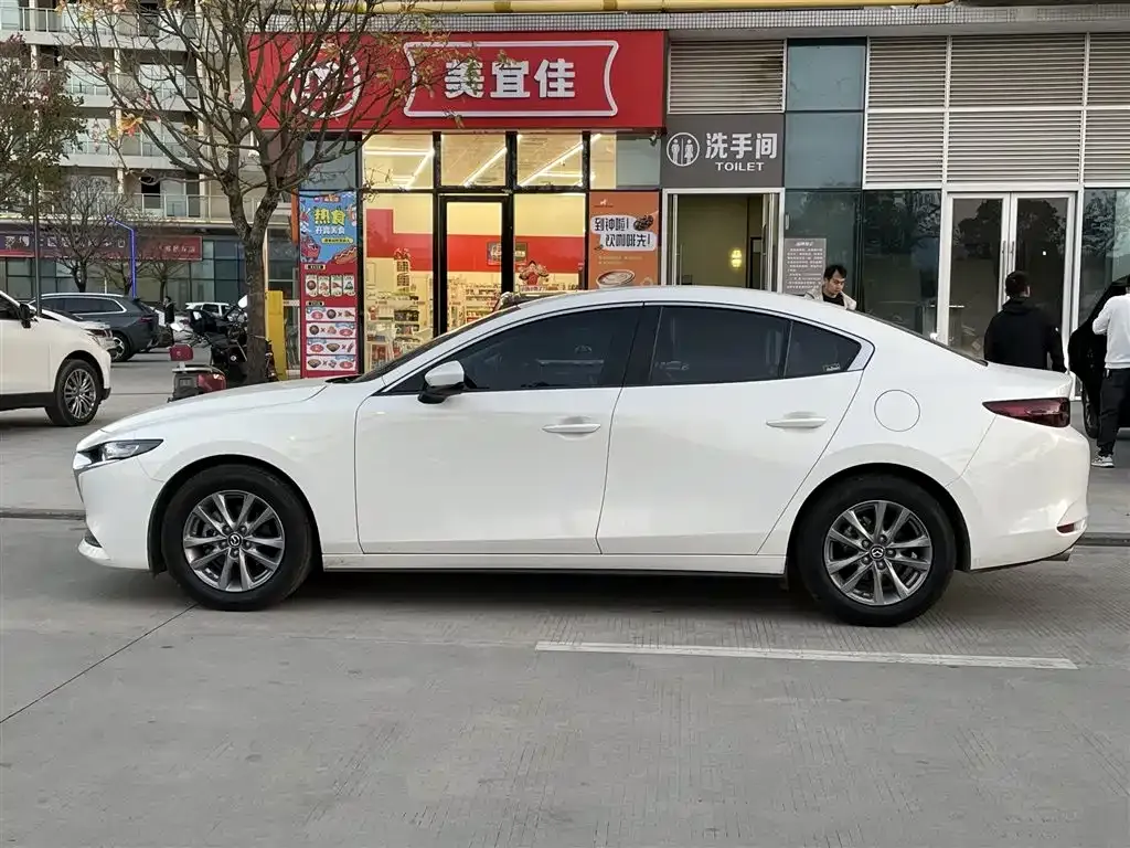 Mazda 3 Axela — фото 4