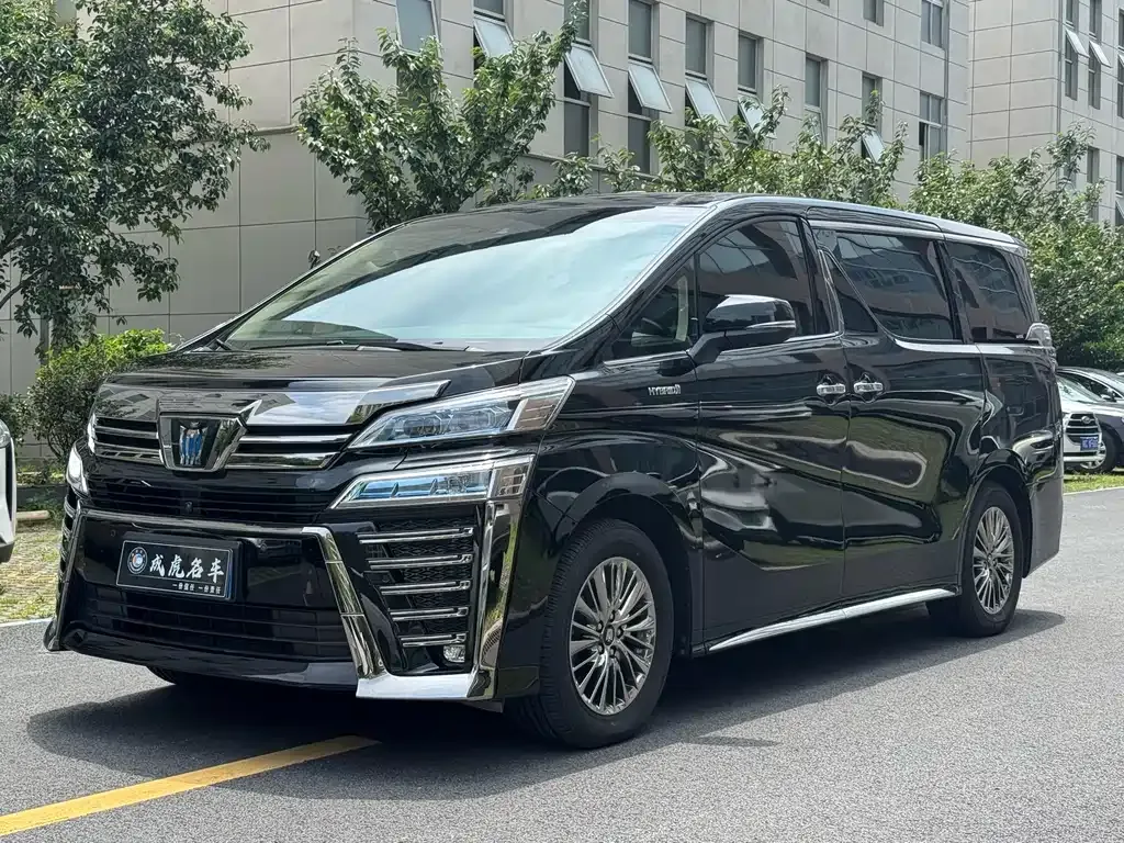 Toyota Vellfire — фото 1