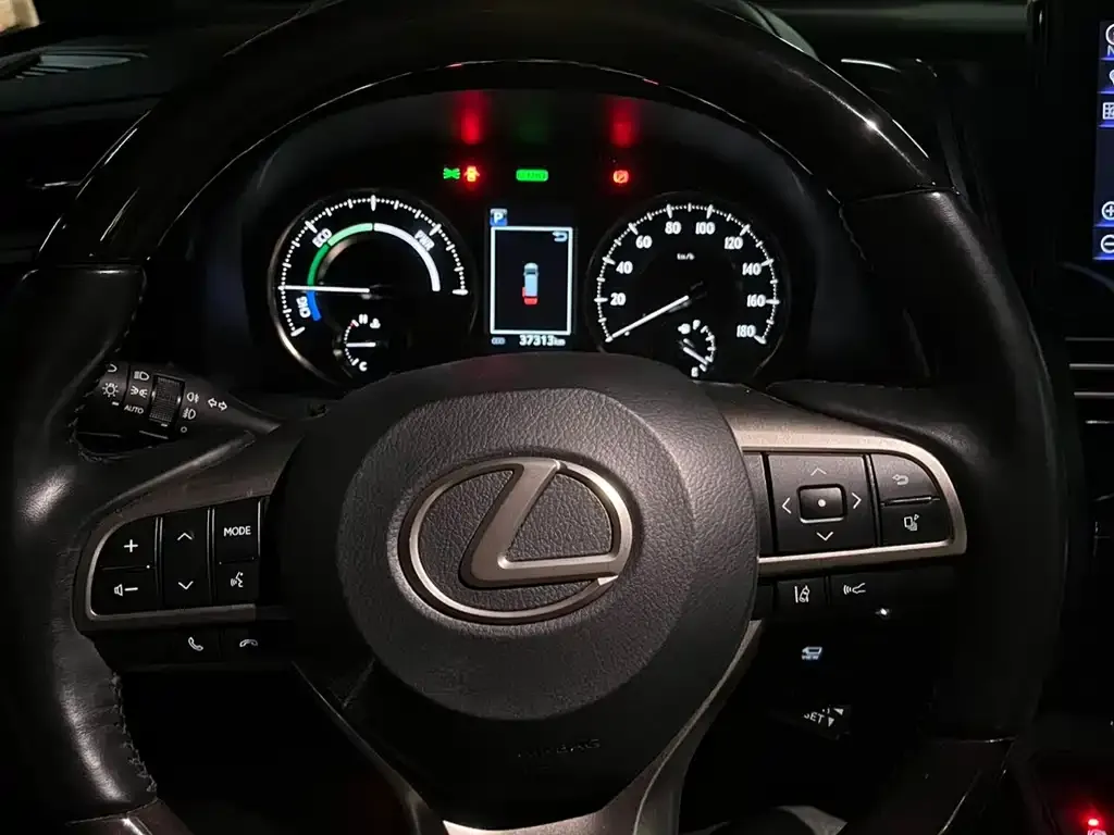 Lexus LM — фото 4