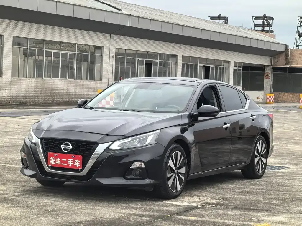 Nissan Teana — фото 1