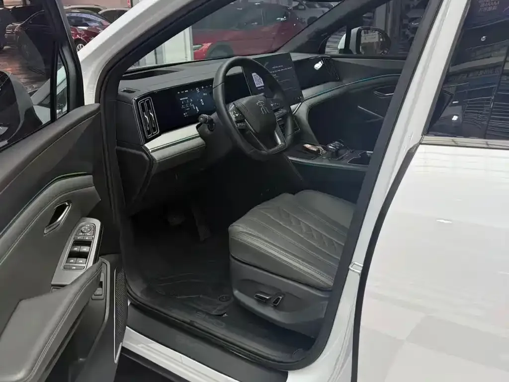 BYD L DM-i — фото 3